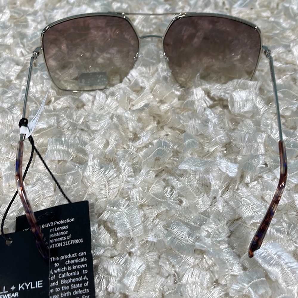 Kendall & Kylie Oversized Aviater Sunglasses - Picture 6 of 6